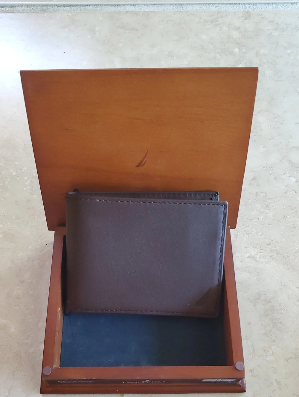 Nautica Dark Brown Leather Men’s Bi-Fold Card & ID Holder New In Box
